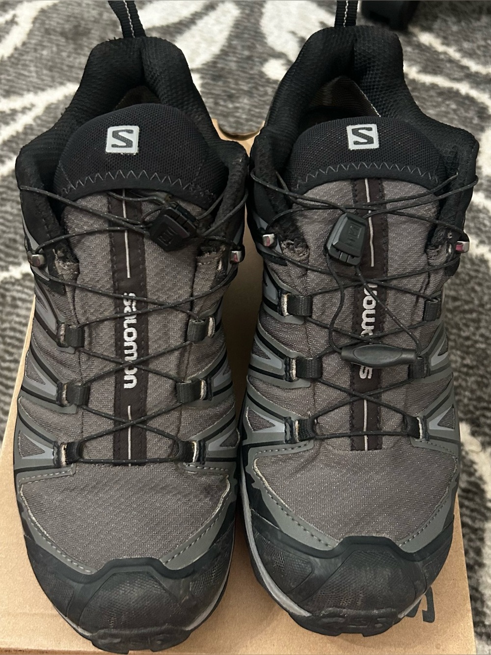Salomon Men's Gray and Black Trail Running Sneakers with Quicklace Size 8